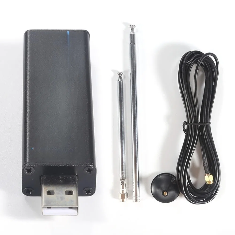 Récepteur USB Tuner 100KHz-1766MHz R820T2 Puce Logiciel Défini Radio avec TCXO 1PPM HF VHF UHF RTL2832U Double réception USB DVB-T Tuner 1766MHz pour avions ADS-B Haute précision