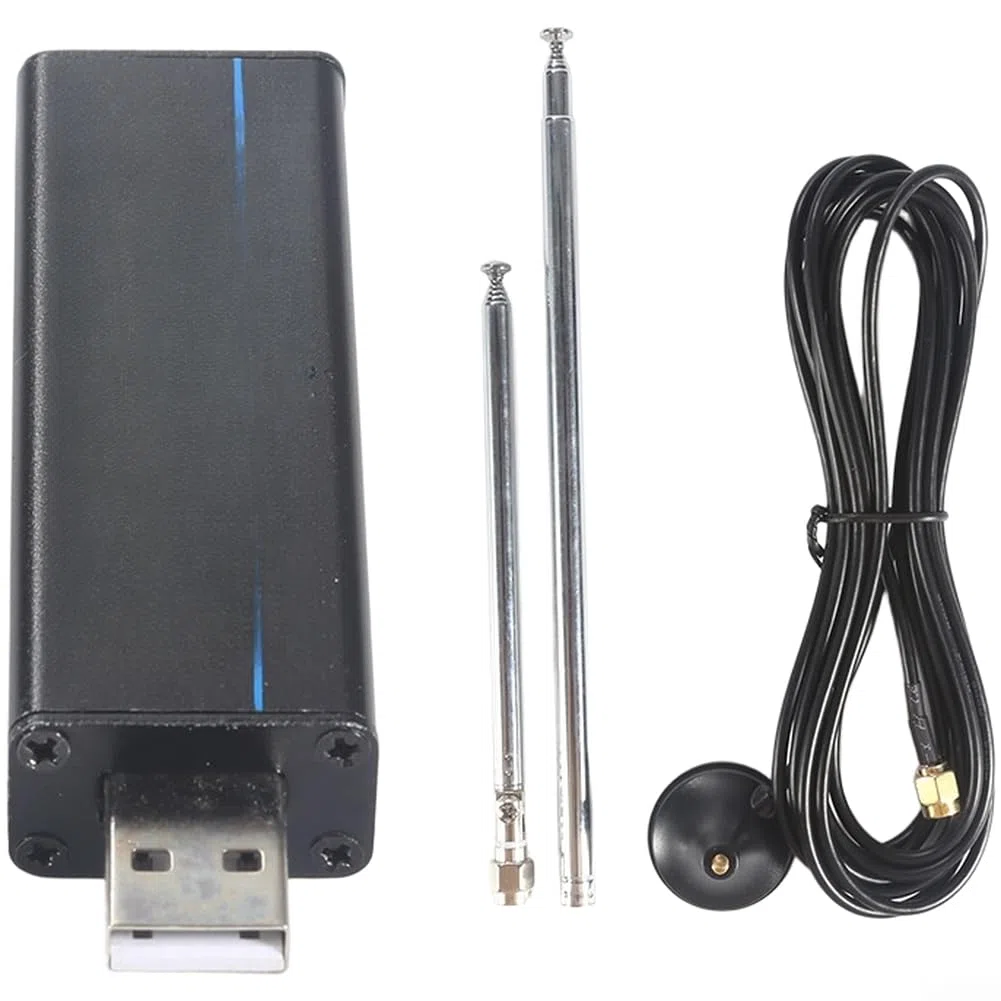 Récepteur USB Tuner 100KHz-1766MHz R820T2 Puce Logiciel Défini Radio avec TCXO 1PPM HF VHF UHF RTL2832U Double réception USB DVB-T Tuner 1766MHz pour avions ADS-B Haute précision